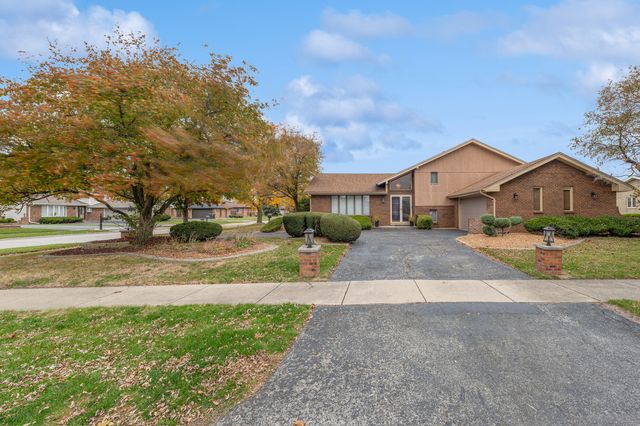 2210 207th Place, Lynwood, IL 60411