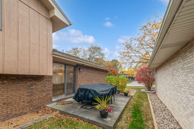 2210 207th Place, Lynwood, IL 60411