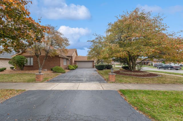 2210 207th Place, Lynwood, IL 60411