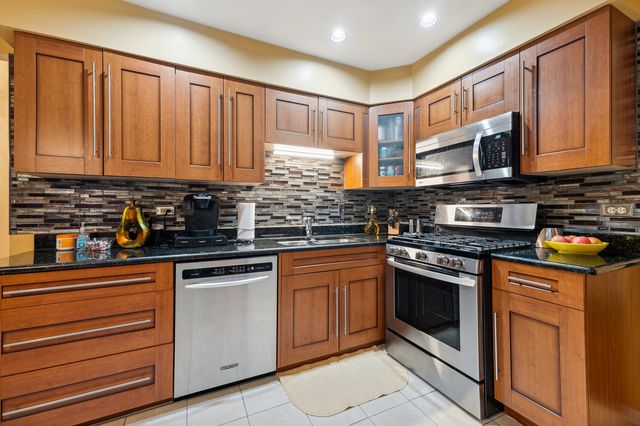 2210 207th Place, Lynwood, IL 60411