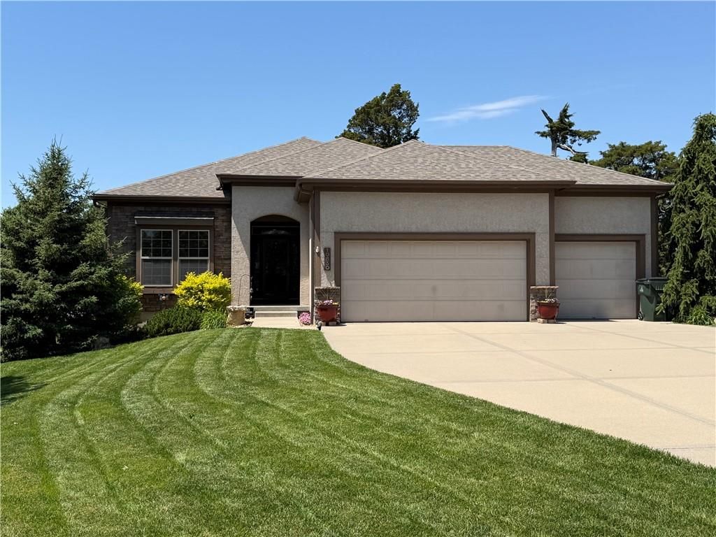 10830 S DEER RUN Street, Olathe, KS 66061