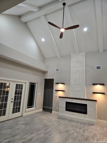 120 Summer Meadow Dr, La Vernia, TX 78121