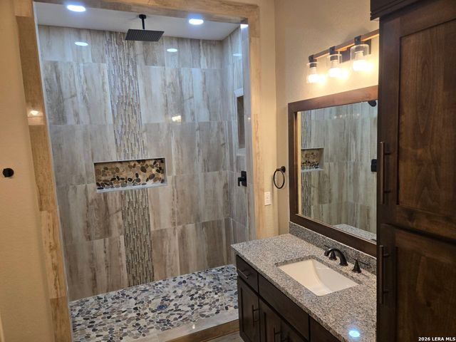 120 Summer Meadow Dr, La Vernia, TX 78121