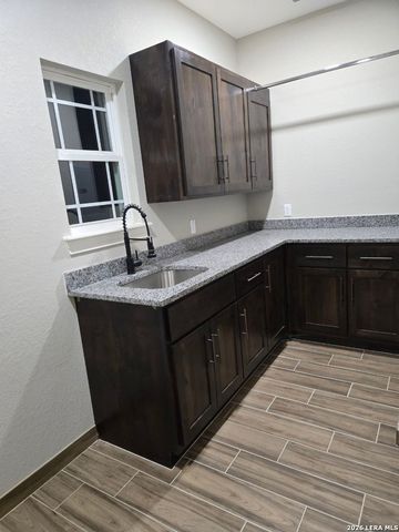 120 Summer Meadow Dr, La Vernia, TX 78121