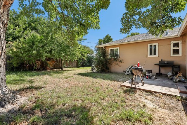 1465 Mathews Way, Sacramento, CA 95822