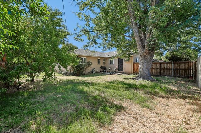 1465 Mathews Way, Sacramento, CA 95822