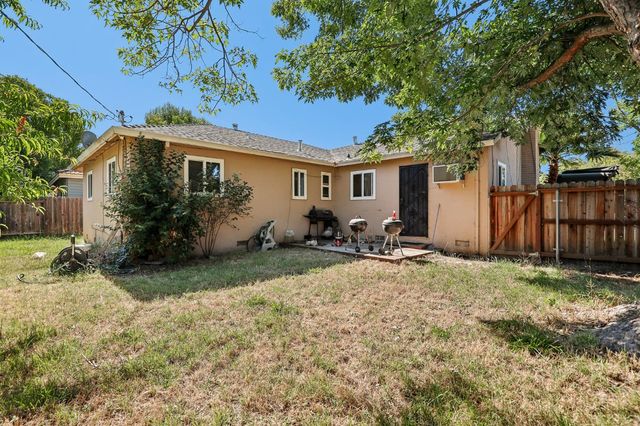 1465 Mathews Way, Sacramento, CA 95822