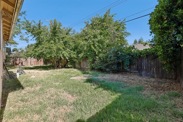 1465 Mathews Way, Sacramento, CA 95822