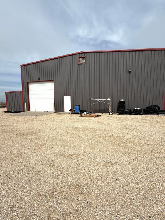 Image 3 of property listing at 6656 Spindle Top Road, San Angelo, TX 76901