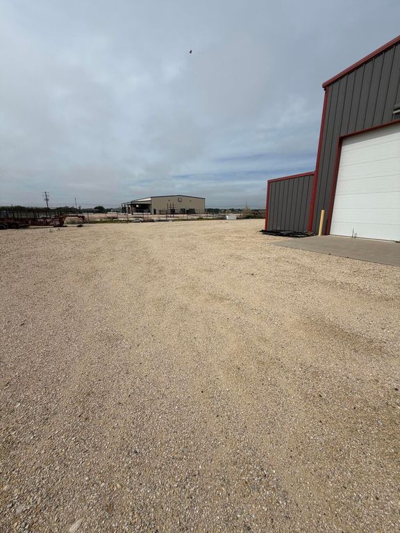 Image 5 of property listing at 6656 Spindle Top Road, San Angelo, TX 76901