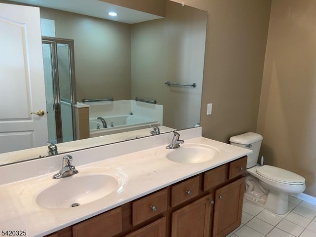 2206 Ambassador Ct, Franklin Twp., NJ 08873