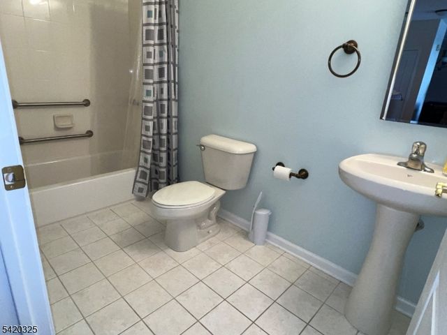 2206 Ambassador Ct, Franklin Twp., NJ 08873