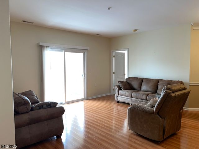 2206 Ambassador Ct, Franklin Twp., NJ 08873