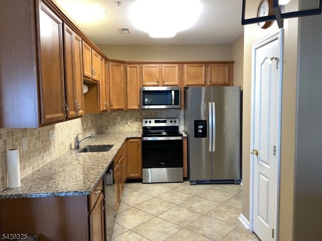 2206 Ambassador Ct, Franklin Twp., NJ 08873