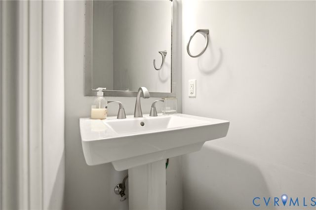 1006 W Marshall St, Richmond, VA 23220