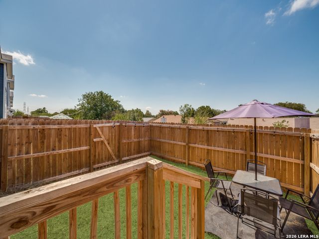 6906 CRESTWAY RD, San Antonio, TX 78239