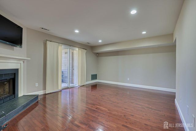 133 Oakmont Court, Edison, NJ 08820