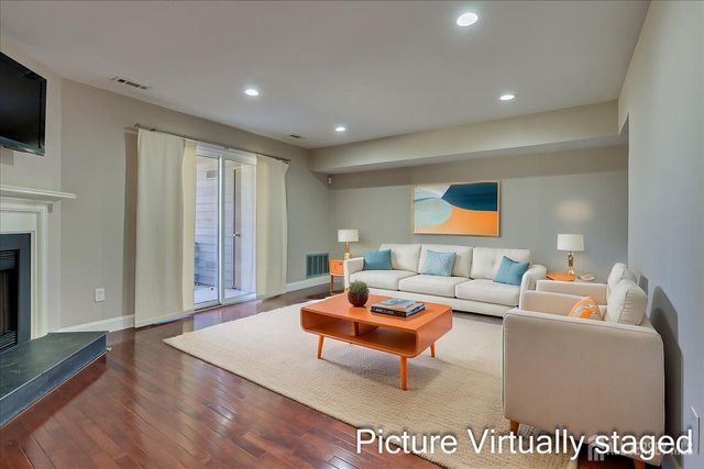 133 Oakmont Court, Edison, NJ 08820