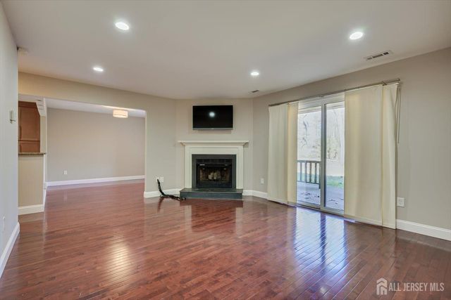 133 Oakmont Court, Edison, NJ 08820