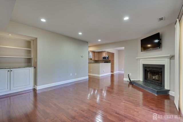 133 Oakmont Court, Edison, NJ 08820