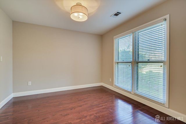 133 Oakmont Court, Edison, NJ 08820