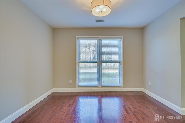 133 Oakmont Court, Edison, NJ 08820