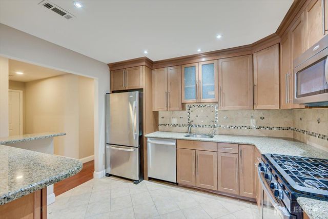 133 Oakmont Court, Edison, NJ 08820