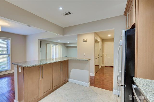 133 Oakmont Court, Edison, NJ 08820