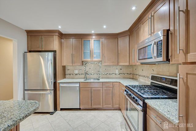 133 Oakmont Court, Edison, NJ 08820