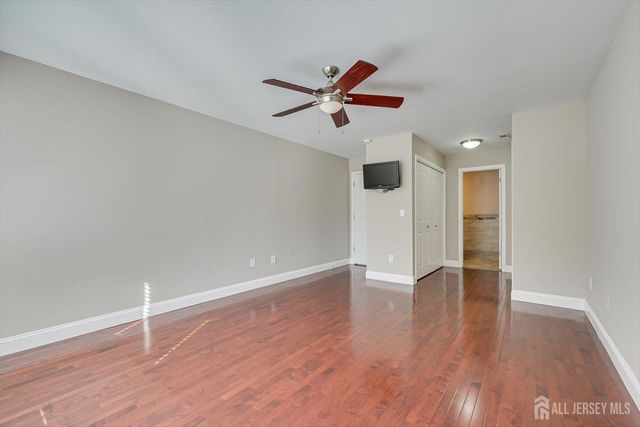 133 Oakmont Court, Edison, NJ 08820