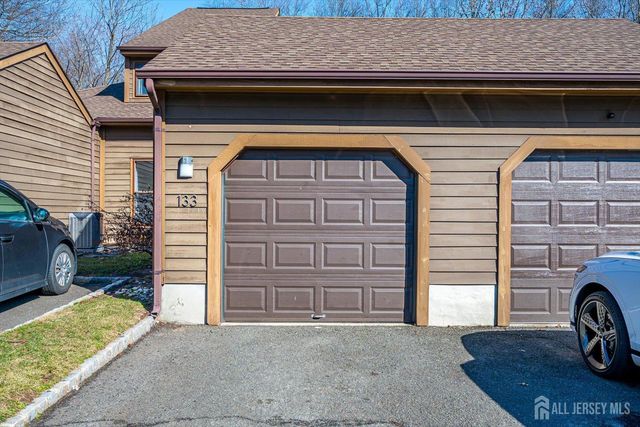 133 Oakmont Court, Edison, NJ 08820