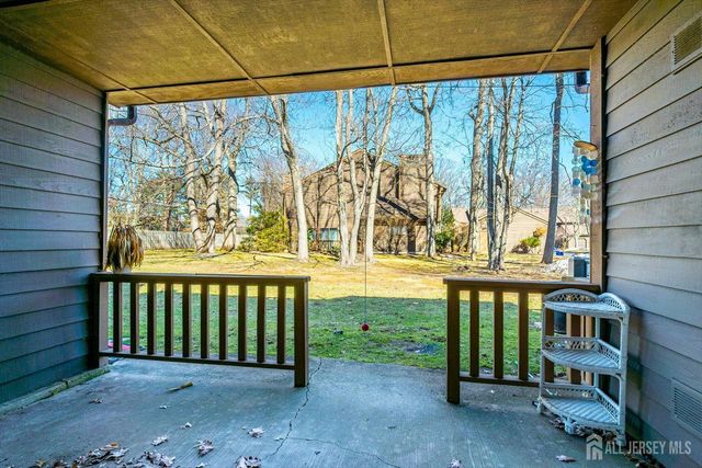 133 Oakmont Court, Edison, NJ 08820