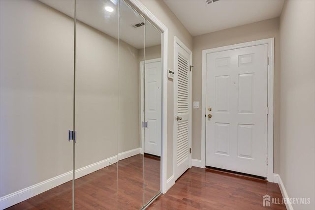 133 Oakmont Court, Edison, NJ 08820