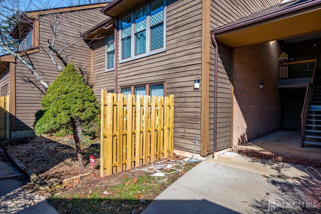 133 Oakmont Court, Edison, NJ 08820