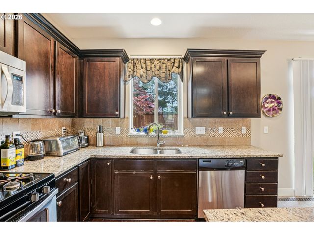 16958 Sw KAVITT Ln, Beaverton, OR 97078