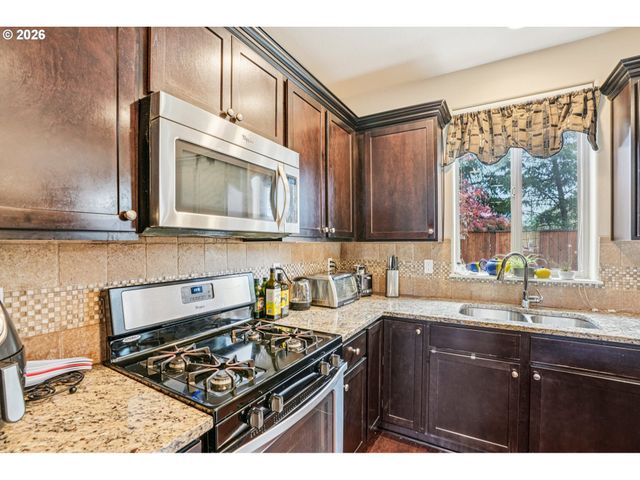 16958 Sw KAVITT Ln, Beaverton, OR 97078