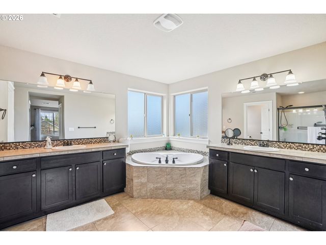 16958 Sw KAVITT Ln, Beaverton, OR 97078