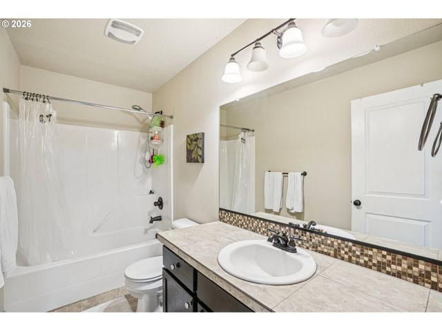 16958 Sw KAVITT Ln, Beaverton, OR 97078