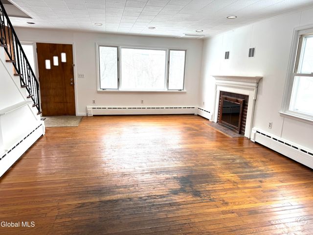 25 Glenmore Road, North Greenbush, NY 12180