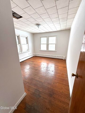 25 Glenmore Road, North Greenbush, NY 12180