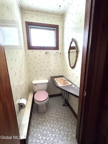 25 Glenmore Road, North Greenbush, NY 12180