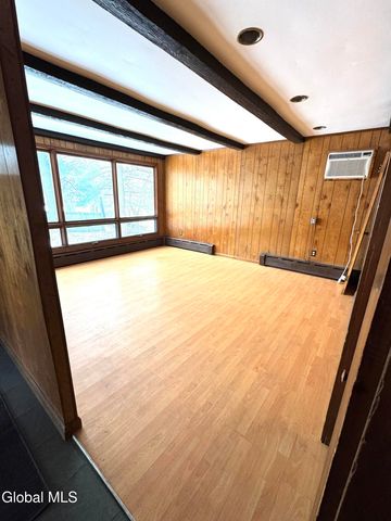 25 Glenmore Road, North Greenbush, NY 12180