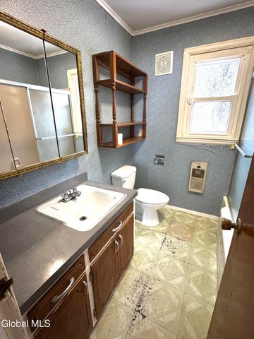 25 Glenmore Road, North Greenbush, NY 12180