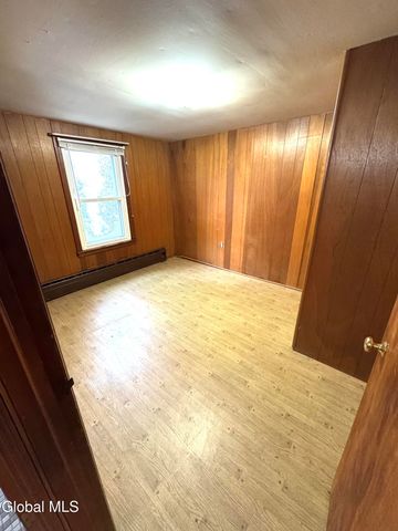 25 Glenmore Road, North Greenbush, NY 12180