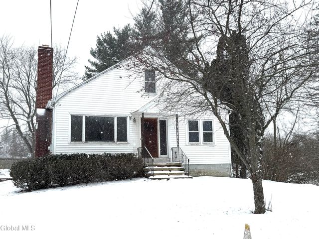 25 Glenmore Road, North Greenbush, NY 12180