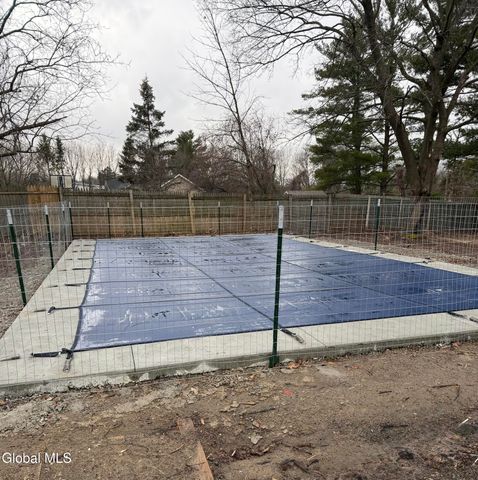 25 Glenmore Road, North Greenbush, NY 12180