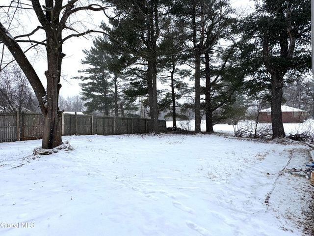 25 Glenmore Road, North Greenbush, NY 12180