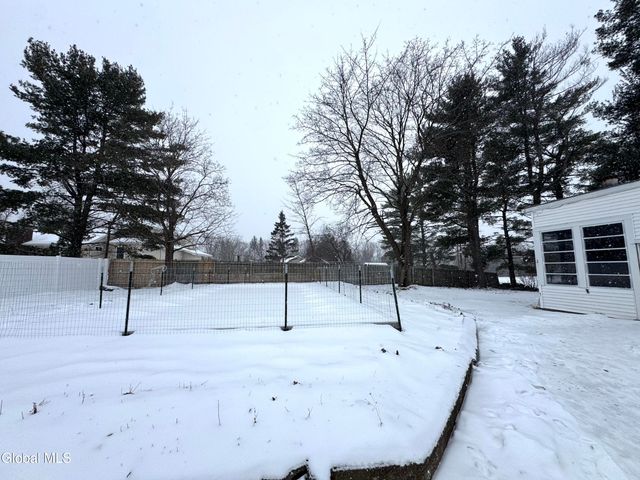 25 Glenmore Road, North Greenbush, NY 12180