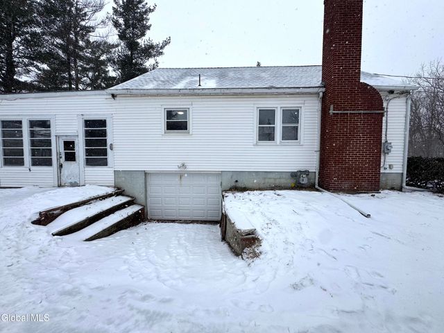 25 Glenmore Road, North Greenbush, NY 12180