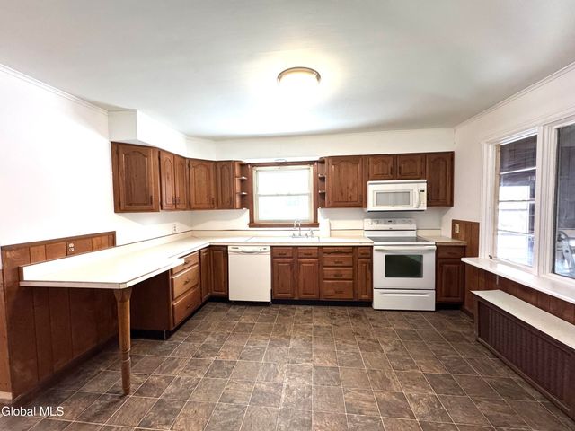 25 Glenmore Road, North Greenbush, NY 12180